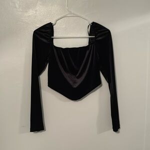 Long sleeve, cropped shirt